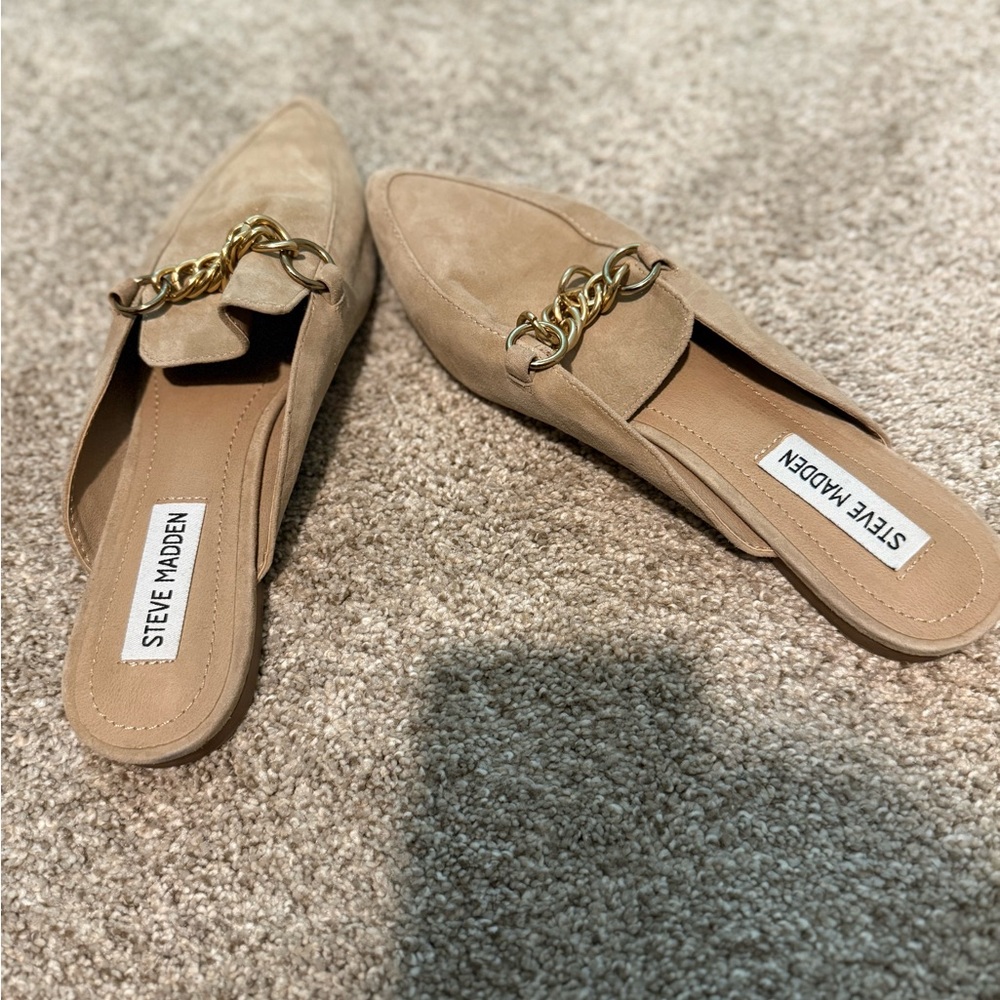 Steve Madden Tan Mules with Gold Chain Accent